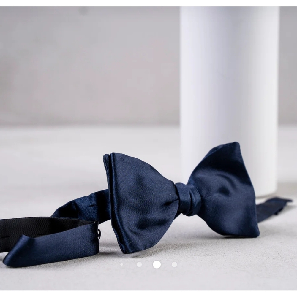 Pre-tied Butterfly Classic Hue Satin Bow Tie Navy Blue Wedding Groom Bridal NWT - Picture 6 of 12